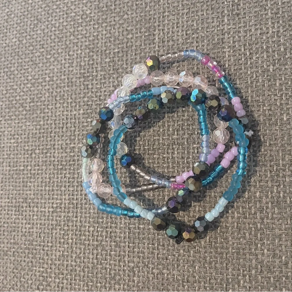 Iridescent & Glass beads Stretch bracelets Purple Pink Blue Clear NWT 4 Handmade - Picture 1 of 9